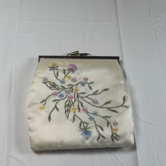 Valerie Stevens Ivory Embroidered Floral Clutch Evening‎ Bag Chain Strap